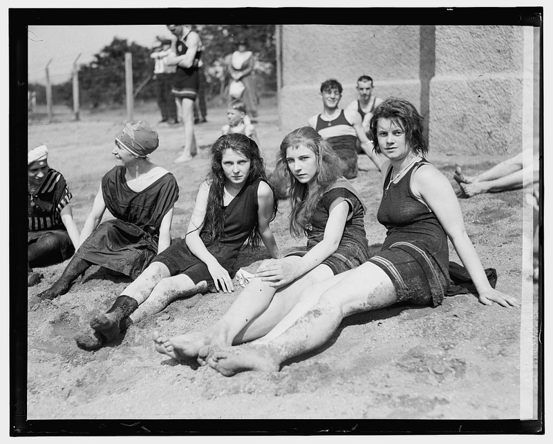 Illustration for article titled Vintage Beach